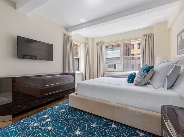 400 East 52nd Street 7J, New York NY 10022
