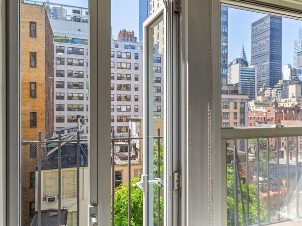 400 East 52nd Street 7J, New York NY 10022