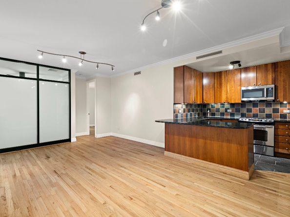 344 West 49th Street 1A, New York NY 10019