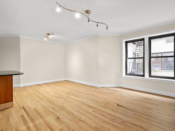 344 West 49th Street 1A, New York NY 10019