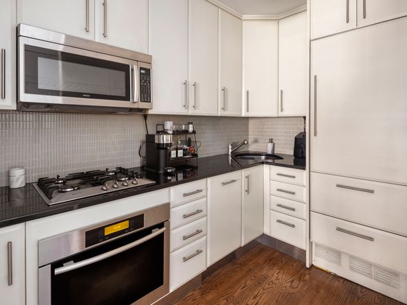 200 East 89th Street 10E, New York NY 10128