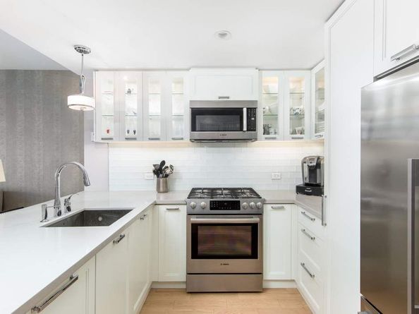 330 East 38th Street 9P, New York NY 10016