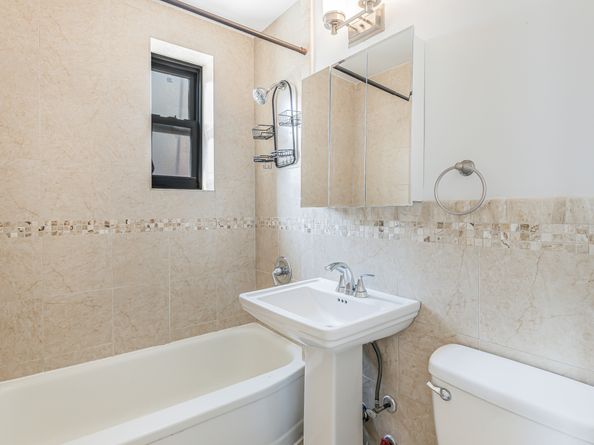 4489 Broadway 7B, New York NY 10040