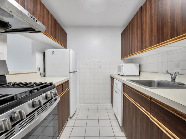 414 West 54th Street 5B, New York NY 10019