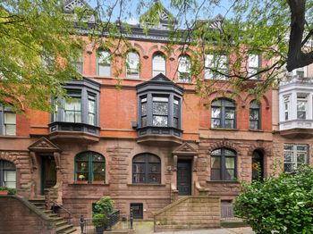 130 Manhattan Avenue