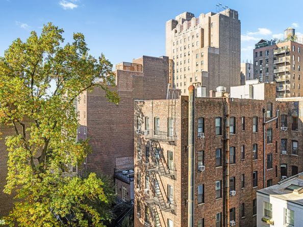 101 West 12th Street 8Z, New York NY 10011