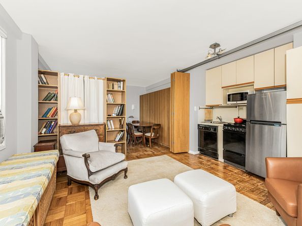 3935 Blackstone Avenue 4K, Bronx NY 10471