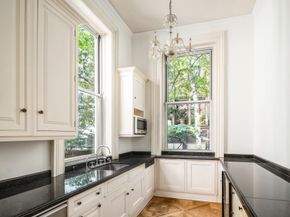 11 Gramercy Park S, New York NY 10003