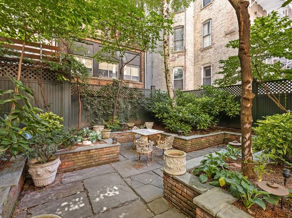 11 Gramercy Park S, New York NY 10003