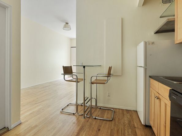 359 West 30th Street 2B, New York NY 10001