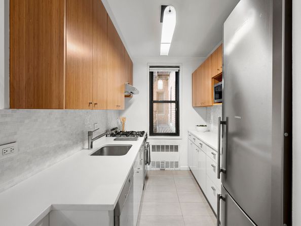 100 West 12th Street 2D, New York NY 10011