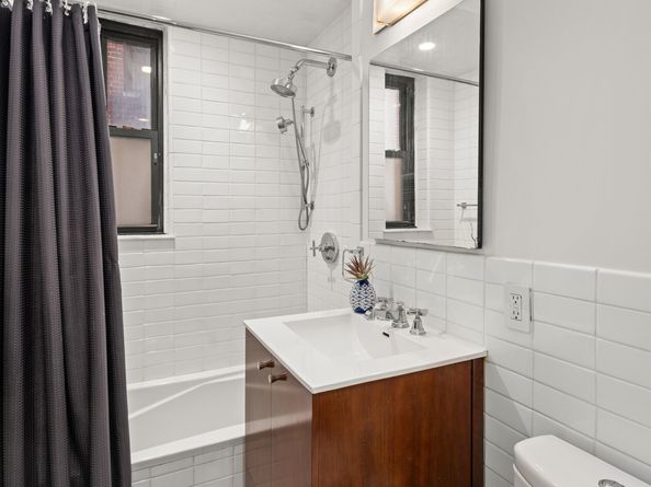 100 West 12th Street 2D, New York NY 10011
