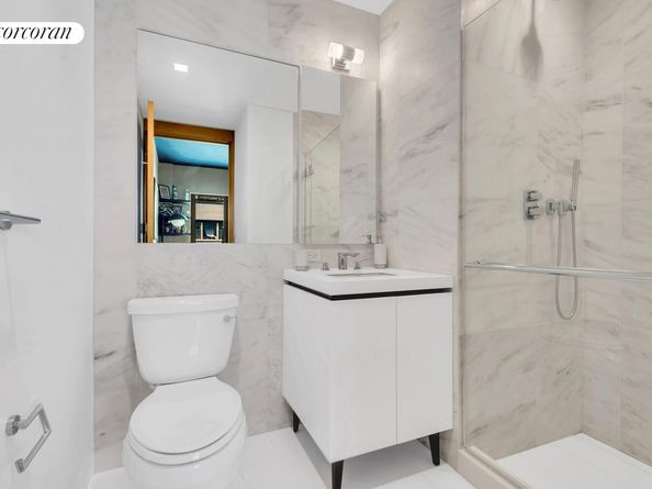200 East 21st Street 12C, New York NY 10010