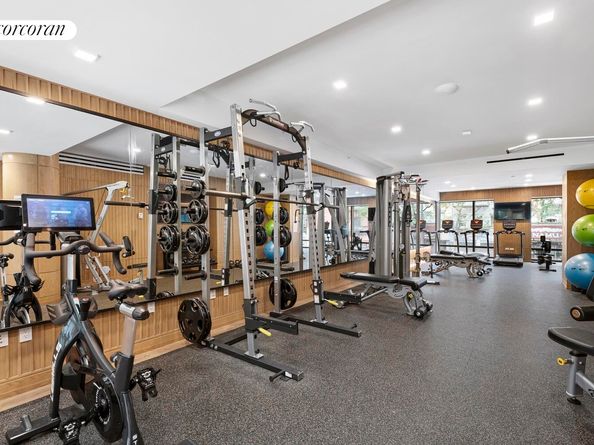 200 East 21st Street 12C, New York NY 10010