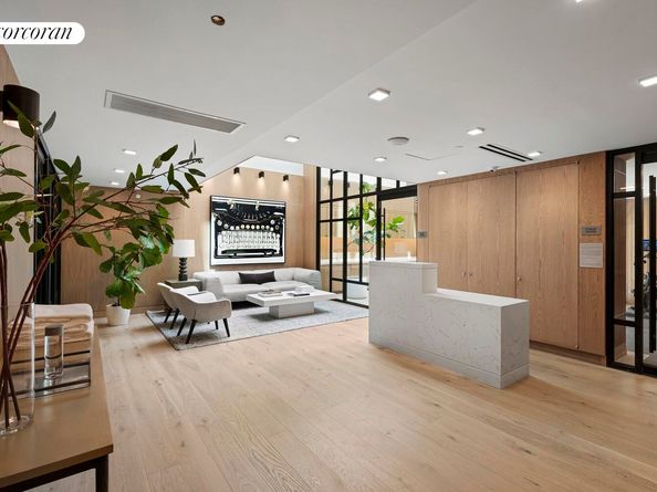 200 East 21st Street 12C, New York NY 10010