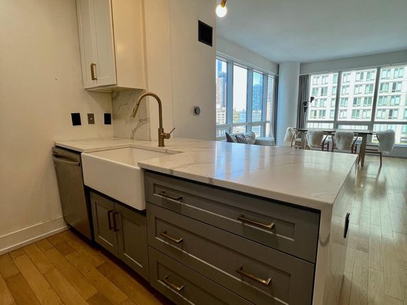 350 West 42nd Street 8A, New York NY 10036