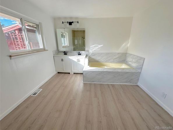 423 Empire Street, Aurora CO 80010