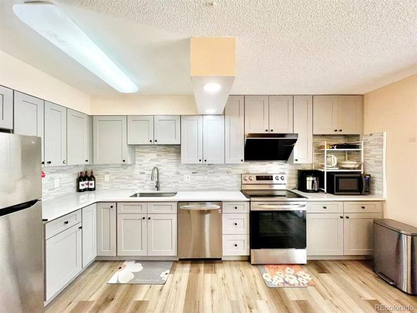 8855 W Floyd Avenue, Lakewood CO 80227