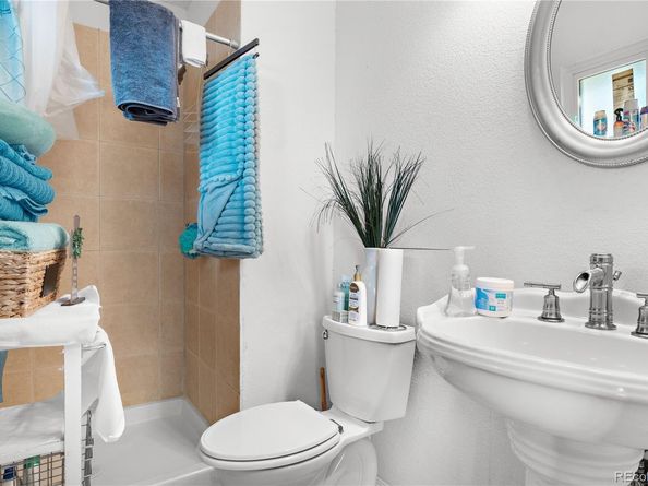 Undisclosed Address #3399692, Aurora CO 80017