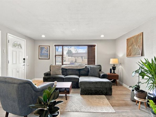 792 Geneva Street, Aurora CO 80010