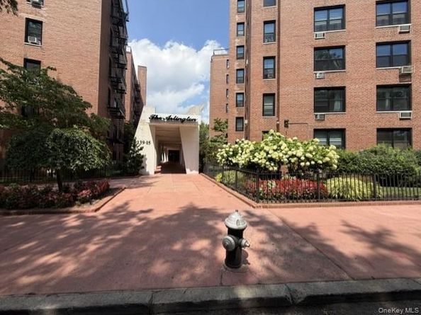 139-15 83rd Avenue 527, Briarwood NY 11435
