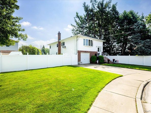 242 Seidman Place, Franklin Square NY 11010