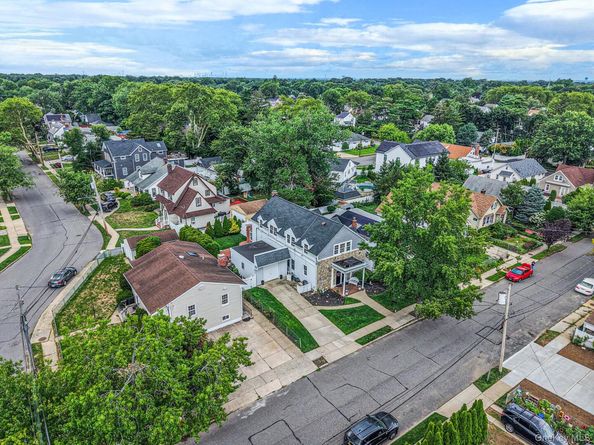 17 Oxford Street, Malverne NY 11565