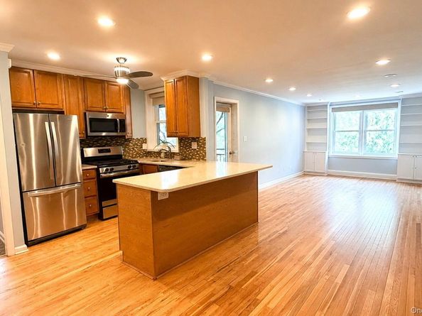 42-30 Douglaston Parkway 5L, Douglaston NY 11363
