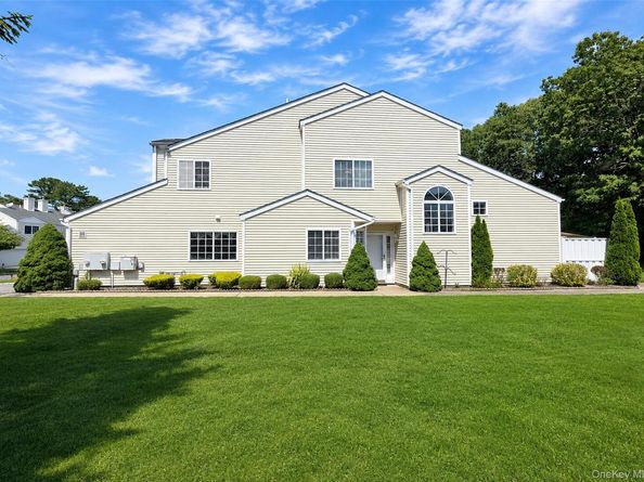 333 Prairie Court, Manorville NY 11949