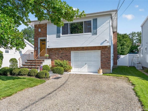 15 1st Avenue, Bayville NY 11709