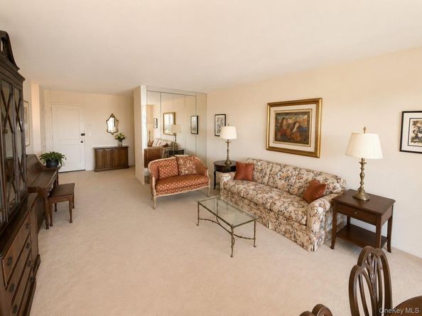27010 Grand Central Parkway 7G, Floral Park NY 11005