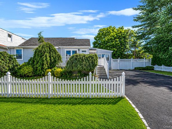 426 N 4th Street, Lindenhurst NY 11757