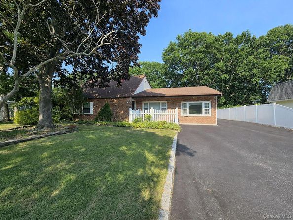 60 Meyer Lane, Medford NY 11763