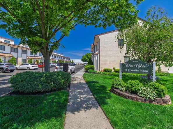 15 Franklin Place 16, Oceanside NY 11572