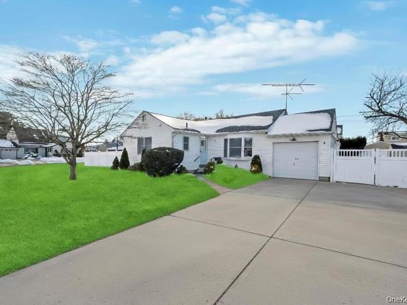 4 Adams Street, Hicksville NY 11801