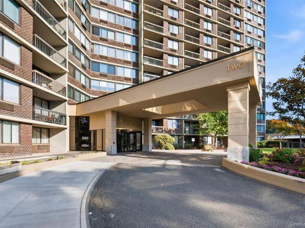 2 Bay Club Drive 11Z, Bayside NY 11360