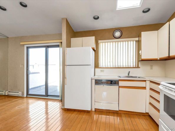 1 Anchorage 1208, Freeport NY 11520