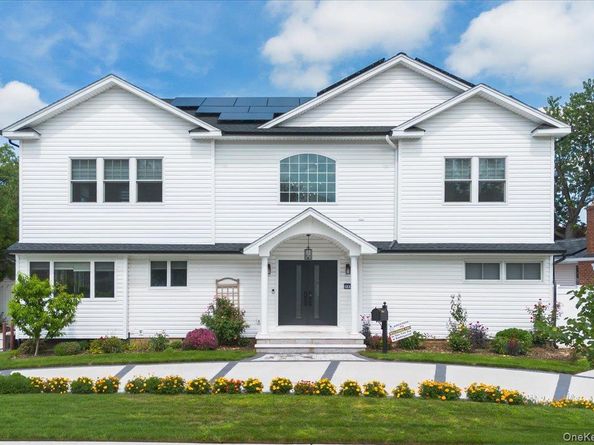 1375 Oak Lane, East Meadow NY 11554