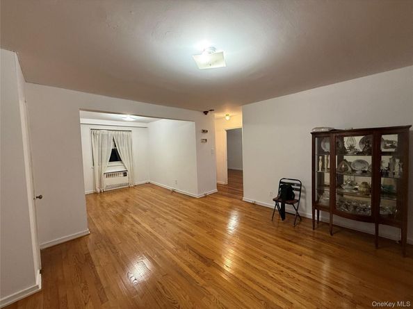 220-20 Stronghurst Avenue 20, Queens Village NY 11427