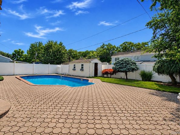 12 Cable Lane, Hicksville NY 11801