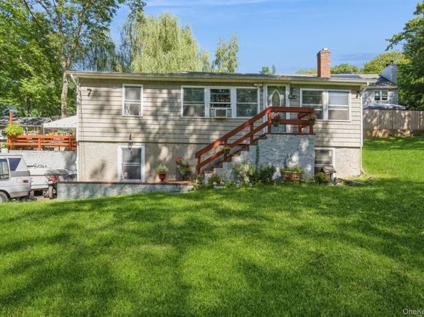 25 Tamarack Road, Rocky Point NY 11778