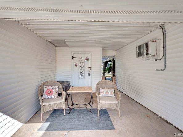 53 Spindle Road, Hicksville NY 11801