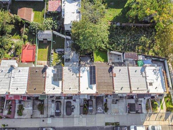 1110 E 213th Street, Bronx NY 10469