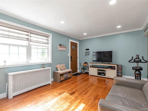 22221 69th Avenue A, Oakland Gardens NY 11364