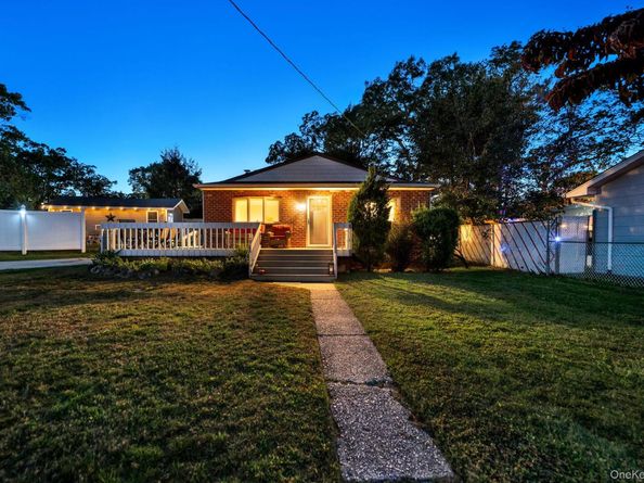 629 East Drive, Lindenhurst NY 11757