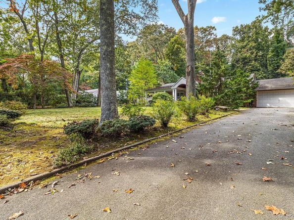 27 Willoughby Path, East Northport NY 11731