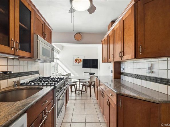 235 Garth Road D6A, Scarsdale NY 10583