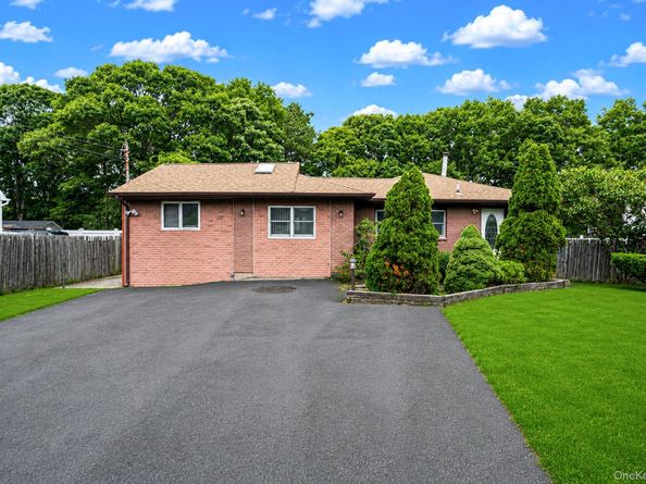 119 Chanel Drive E, Shirley NY 11967
