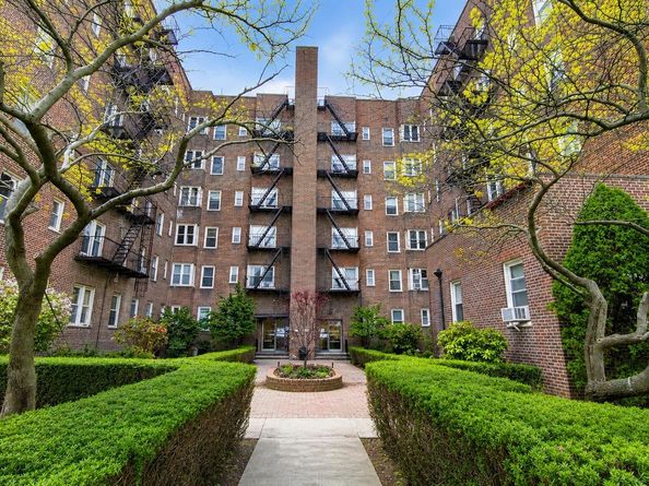 84-49 168th Street 2V, Jamaica Hills NY 11432