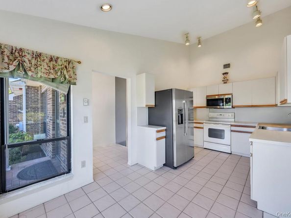 73 S Pond Lane, Smithtown NY 11787